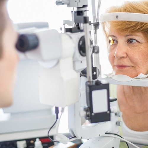 Pravidelné očné vyšetrenie môže diabetikom zachrániť zrak