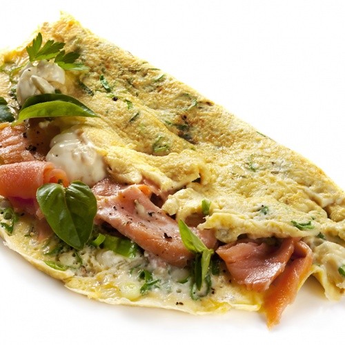 Vaječná omeleta s čerstvým syrom a lososom
